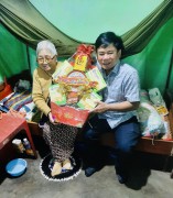 Đại điện Lãnh đạo Sở Xây dựng thăm hỏi và tặng quà Mẹ VNAH Nguyễn Thị Ký